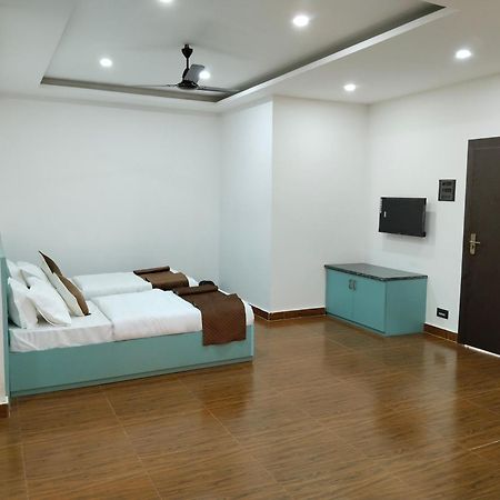Griha Laxmi Hotel Дибругарх Экстерьер фото